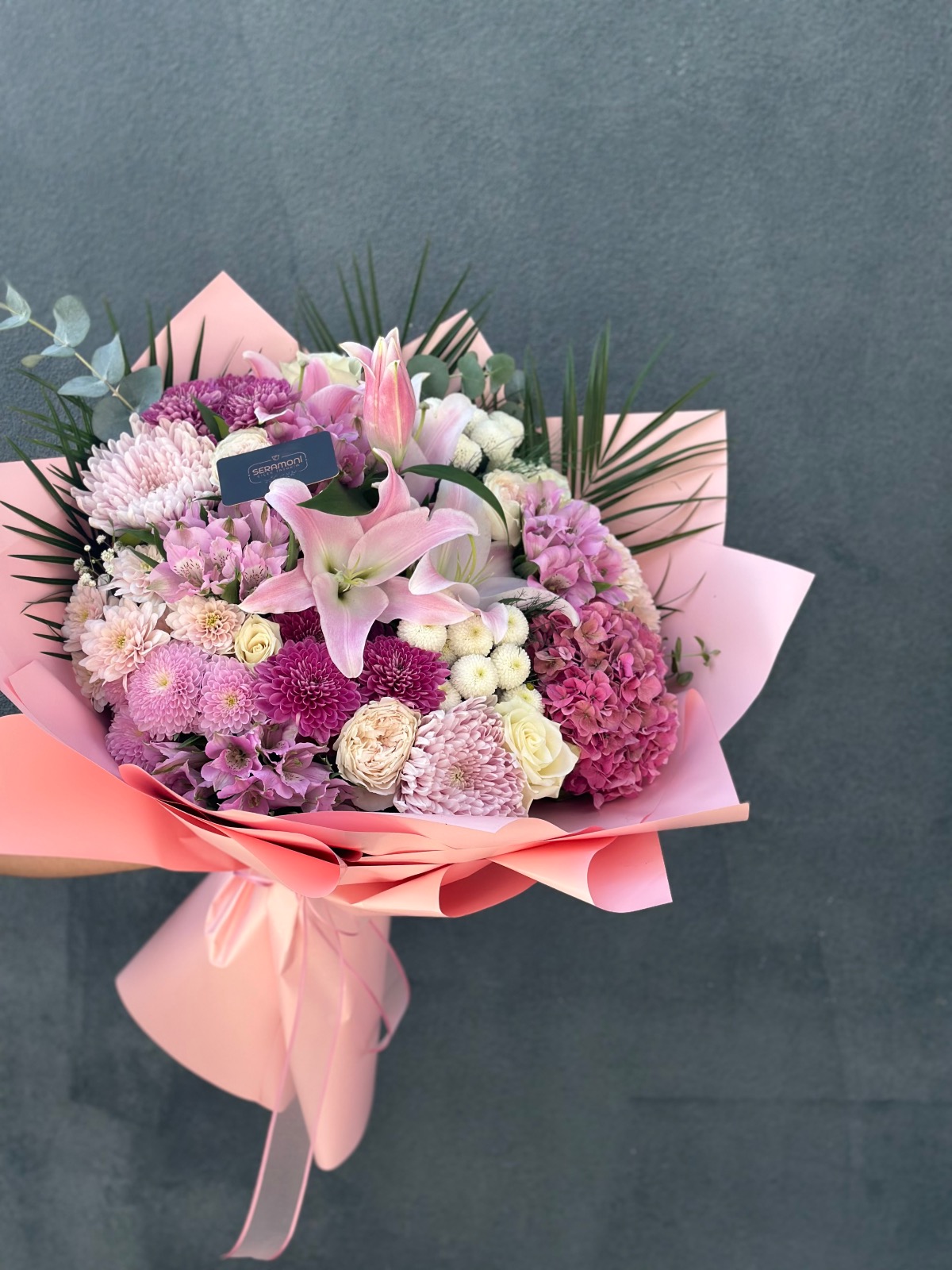 Pembe Lilyumlu ve Lila Çiçekli Özel Tasarım Buket